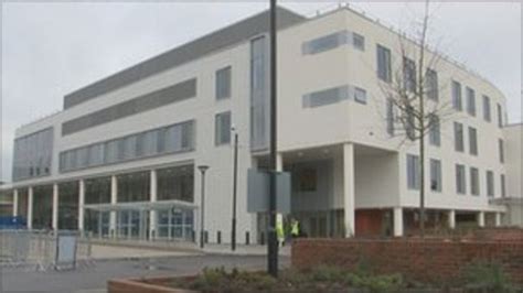 Tunbridge Wells Hospital plan to cut 200 jobs 'worrying' - BBC News