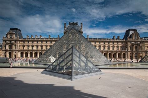 La véritable histoire de la pyramide du Louvre – Paris ZigZag ...