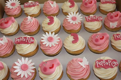 peppa+3.JPG 1.600×1.067 píxeles | Pig cupcakes, Peppa pig cupcakes, Butterfly cakes