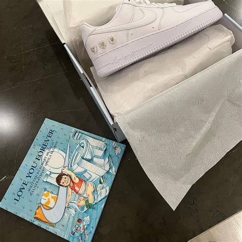 Drake Naming His New Af1 After a Robert Munsch Book is Wholesome Canadiana | Complex CA