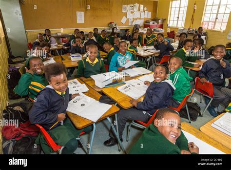 école primaire afrique Banque de photographies et d’images à haute résolution - Alamy