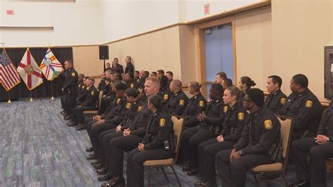 Tampa police add 35 new officers, more women to department | wtsp.com