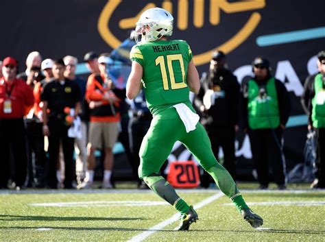 Oregon's Justin Herbert 2019 Props Predict at Least 8 Interceptions