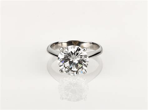 Solitaire Diamond Ring - Shapiro Auctioneers