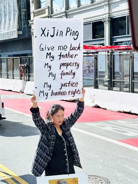 Protester outside Xi Jinping’s hotel in San Francisco [/u ...