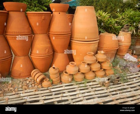 07811 Pottery in the Philippines in the Garden City of Guiguinto, Bulacan 06 Stock Photo - Alamy