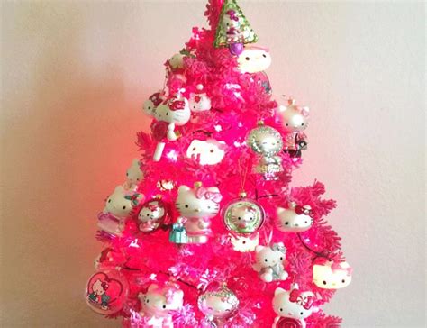 Teacher Ordered to Remove Hello Kitty Christmas Tree