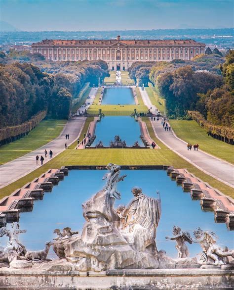 Majestic gardens 👌 Reggia di Caserta, | Reggio, Palazzi, Italia