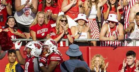 Fans complain about volume at Wisconsin football game