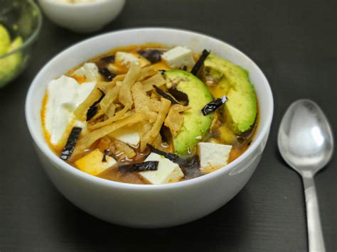 Sopa de Tortilla Receta - Sopa Azteca - Tortilla Soup Recipe I Sugar Spice