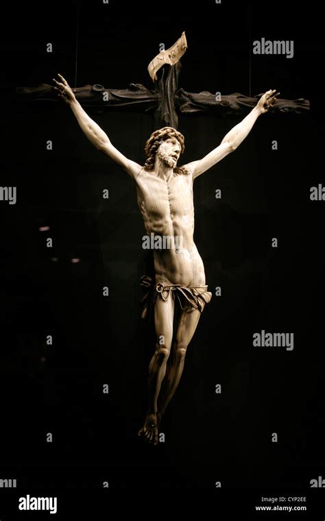 sculpture of jesus christ at the cross Stock Photo - Alamy