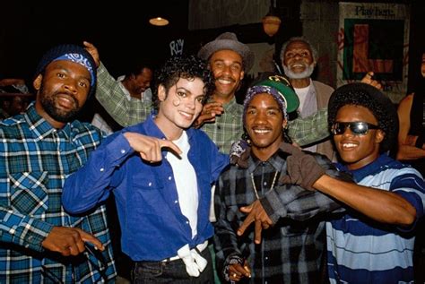 Michael Jackson Throwing Up A Crip Sign With Actual Crips, 1987 : r/OldSchoolCool