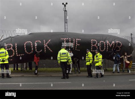 Protesters and police at Faslane Naval base Stock Photo - Alamy