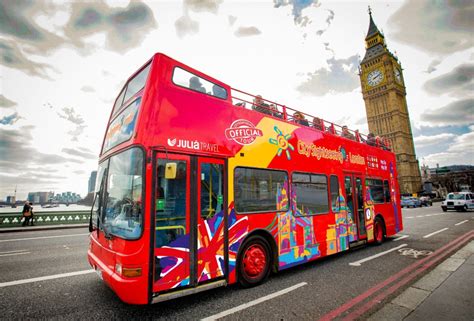 El bus turístico de las españolas Julià y City Sightseeing llega a ...