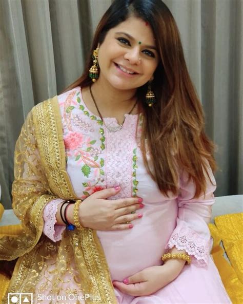 Pregnant 'Kkusum' Actress Rucha Gujarathi Flaunts Baby Bump As She Poses With Hubby, Shares PICS ...