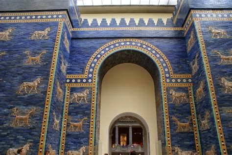 A SOLAS CON CLIO: La Puerta de Ishtar y los restos mesopotámicos en el Museo de Pérgamo (Berlín)