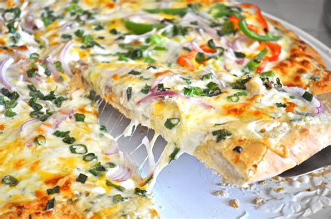 Garlic chicken pizza Pizza Recipes Homemade, Cooking Recipes, Garlic ...