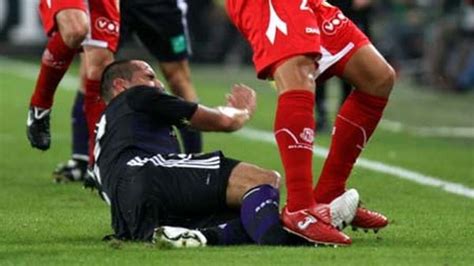 Worst Soccer Injuries (15 pics)