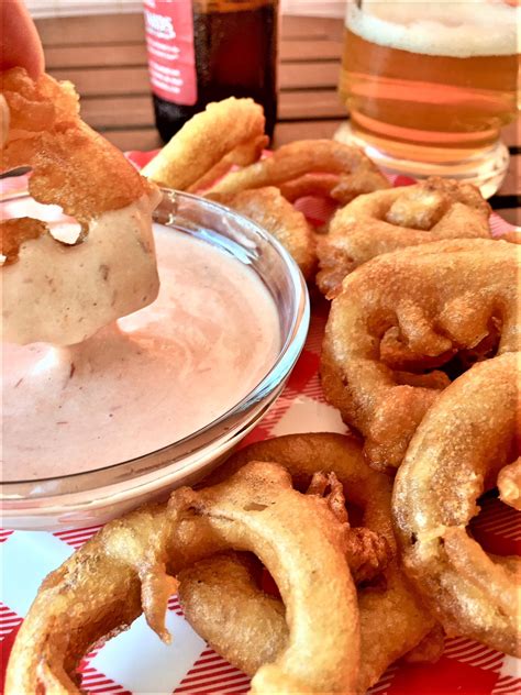 Beer Battered Onion Rings w Spicy Dipping Sauce #NationalBeerDay