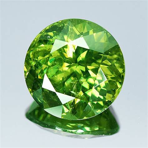 Yellow Green Demantoid Garnet - 10.24 ct - Catawiki