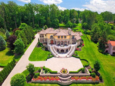 This Sprawling New Jersey Estate is Filled with Tuscan-Style Details - Mansion Global