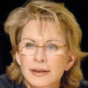 Patricia Cornwell - Age, Family, Bio | Famous Birthdays