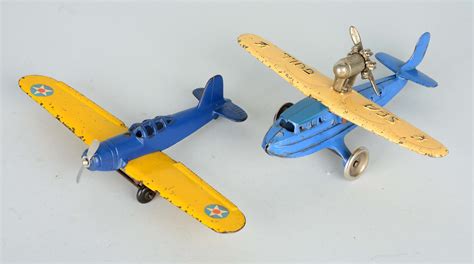 Lot Detail - LOT OF 2: AIRPLANE TOYS.