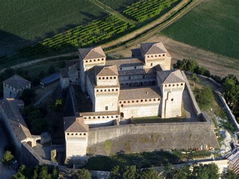 Castle of Torrechiara, Parma, Italy (with Map & Photos)