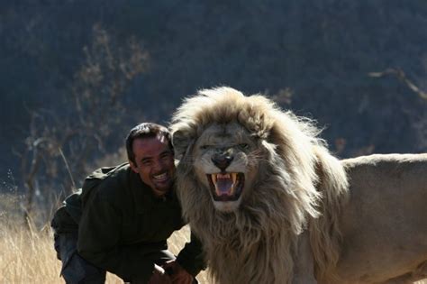 seorawat: Kevin-Richardson -The-Lion-Whisperer