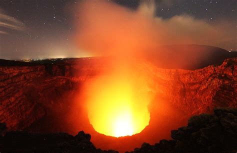 How to see liquid lava lake of the Masaya Volcano in Managua