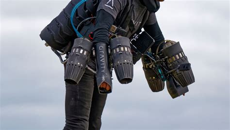 Gravity Founder Shows Off New Jet Pack By Flying Around Chicago | IFLScience