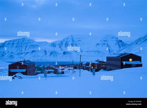 Svalbard polar night hi-res stock photography and images - Alamy