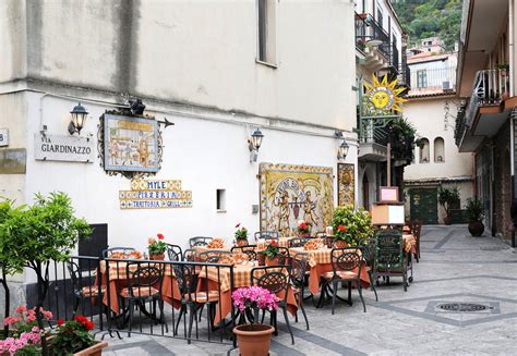 Find Local's Favorite Places To Eat And Drink In Taormina – Giadzy