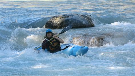 Learning to Kayak whitewater - Tandridge Canoe & Kayak Club