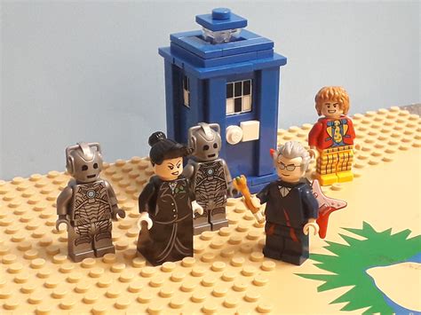 12th doctor and his TARDIS in Lego | www.moc-pages.com/moc.p… | Flickr