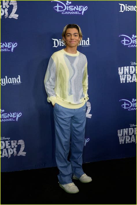 Goofy Joins the Cast of 'Under Wraps 2' at the Movie's Premiere at Disneyland! | Photo 1358029 ...