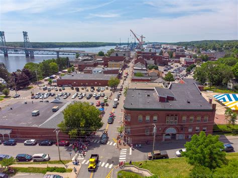 City of Bath during the July 4th Heritage Days Parade. (OC) : r/Maine