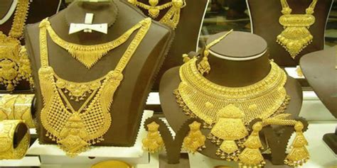 Gold price crash lifts buyers’ mood in Nagpur - Nagpur News