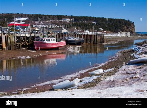 Low tide - Alma, Bay of Fundy, New Brunswick, Canada Stock Photo - Alamy