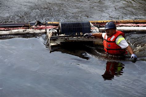 Kalamazoo River oil spill: EPA says Enbridge needs to do more cleanup ...