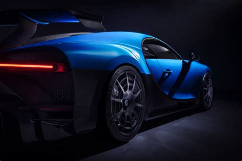 New Bugatti Chiron Pur Sport Debuts, Has This Giant Carbon Wing ...