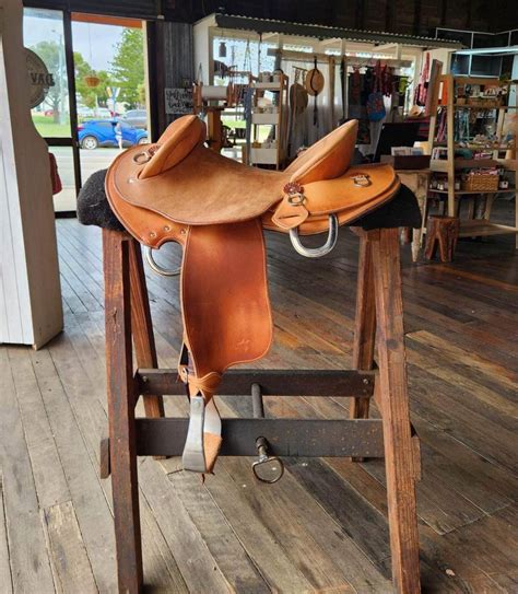 Davania Leather Designs – davidearlecustomsaddles