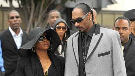 Snoop Dogg, Warren G lead mourners at Nate Dogg's funeral - CBS News