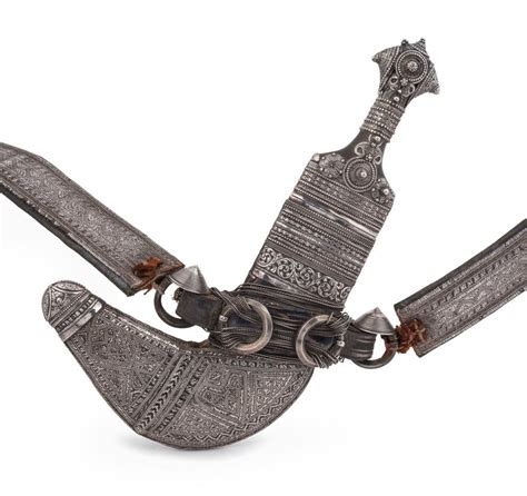 19th Century Omani Khanjar Dagger with Silver Filigree Work - Edged Weapons - Militaria & Weapons