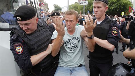 Alexei Navalny: Extraordinary life of the man who called for Russia's ...