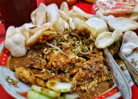 Bikin Nagih! 4 Kuliner Tahu Telur Malang yang Bumbu Kacangnya Endess