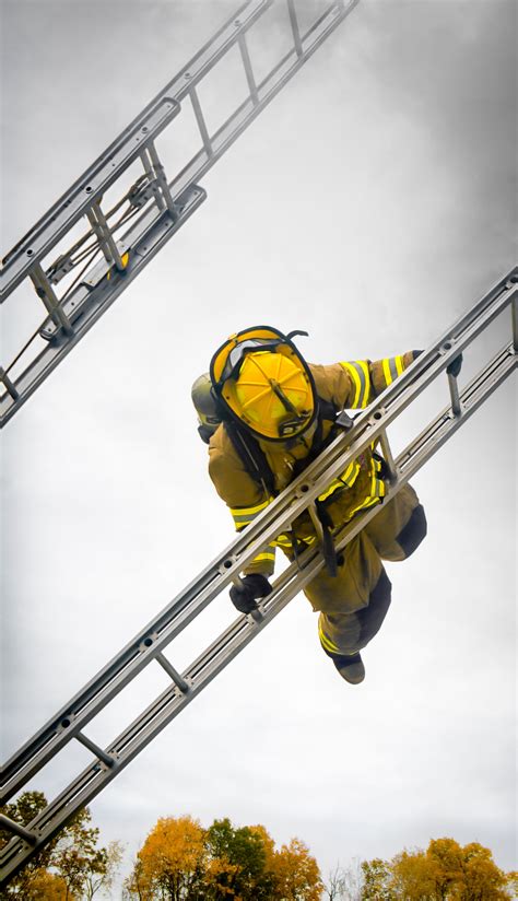 Firefighter - Wikipedia | Firefighter, Firefighter pictures, Firefighter workout