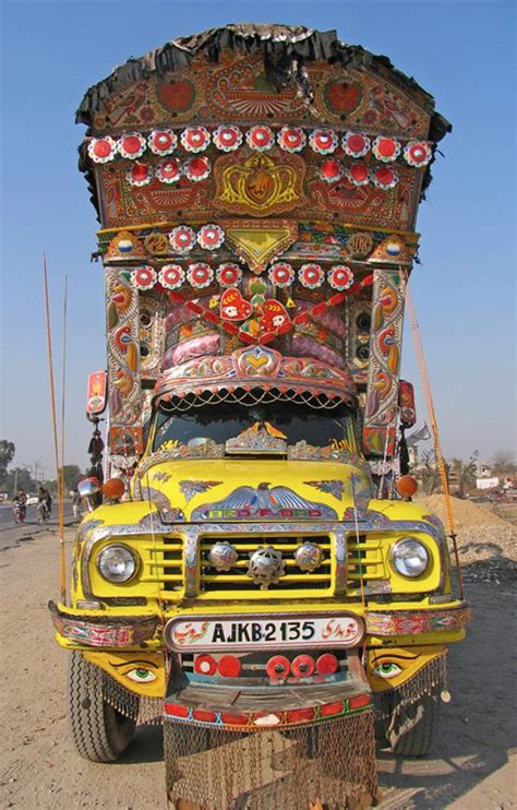 The Beautiful Pakistani Truck Art And Its Downside - PakWheels Blog