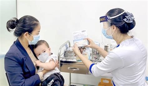 Sài Gòn lo dịch sởi bùng phát do thiếu vaccine chích miễn phí