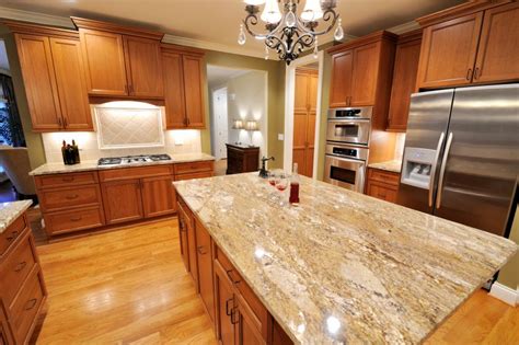 Uba Tuba Granite With Light Hioney Oak Cabinets : uba tuba on oak ...